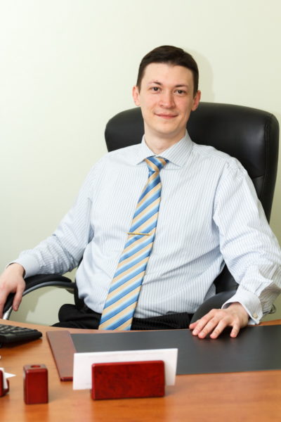 Aleksejs Derovs: «Probiotikas ir draudzīgas baktērijas, kas nodrošina normālu cilvēka gremošanas trakta darbību. Tās ne tikai atbild par to, kas tajā dzīvo, bet arī nodrošina dzīvībai ļoti nepieciešamas funkcijas, kas saistītas ar imunitāti, patogēnfloras iznīcināšanu, tāpat arī dažādus vielmaiņas procesus, proti, vitamīnu produkciju, atvieglo laktozes šķelšanu u. tml.» Foto: Guntis Gvozdevs 