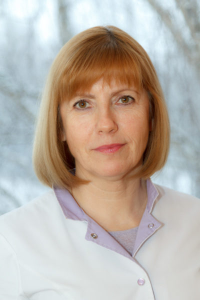 Ineta Grīsle: «HOPS ārstēšanā tiek izmantotas divu veidu bronhu paplašinātāju medikamentu grupas; katrai no tām ir atšķirīgs darbības mehānisms, bet viens un tas pats mērķis. Lietojot abu grupu medikamentus kopā, ir lielāks terapeitiskais ieguvums.» Foto: No Inetas Grīsles personīgā arhīva 