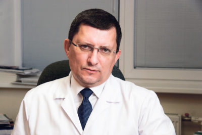 Alvils Krams: «Diabēta slimniekiem novēro augstāku saslimstību ar gripu, smagākas komplikācijas, attiecīgi arī augstāku mirstību. Savukārt gripa var pasliktināt diabēta norises kontroli. Augstas temperatūras, intoksikācijas gadījumā pasliktinās apetīte un var rasties grūtības piemeklēt insulīna devu (hipoglikēmijas risks).» Foto: Guntis Gvozdevs 